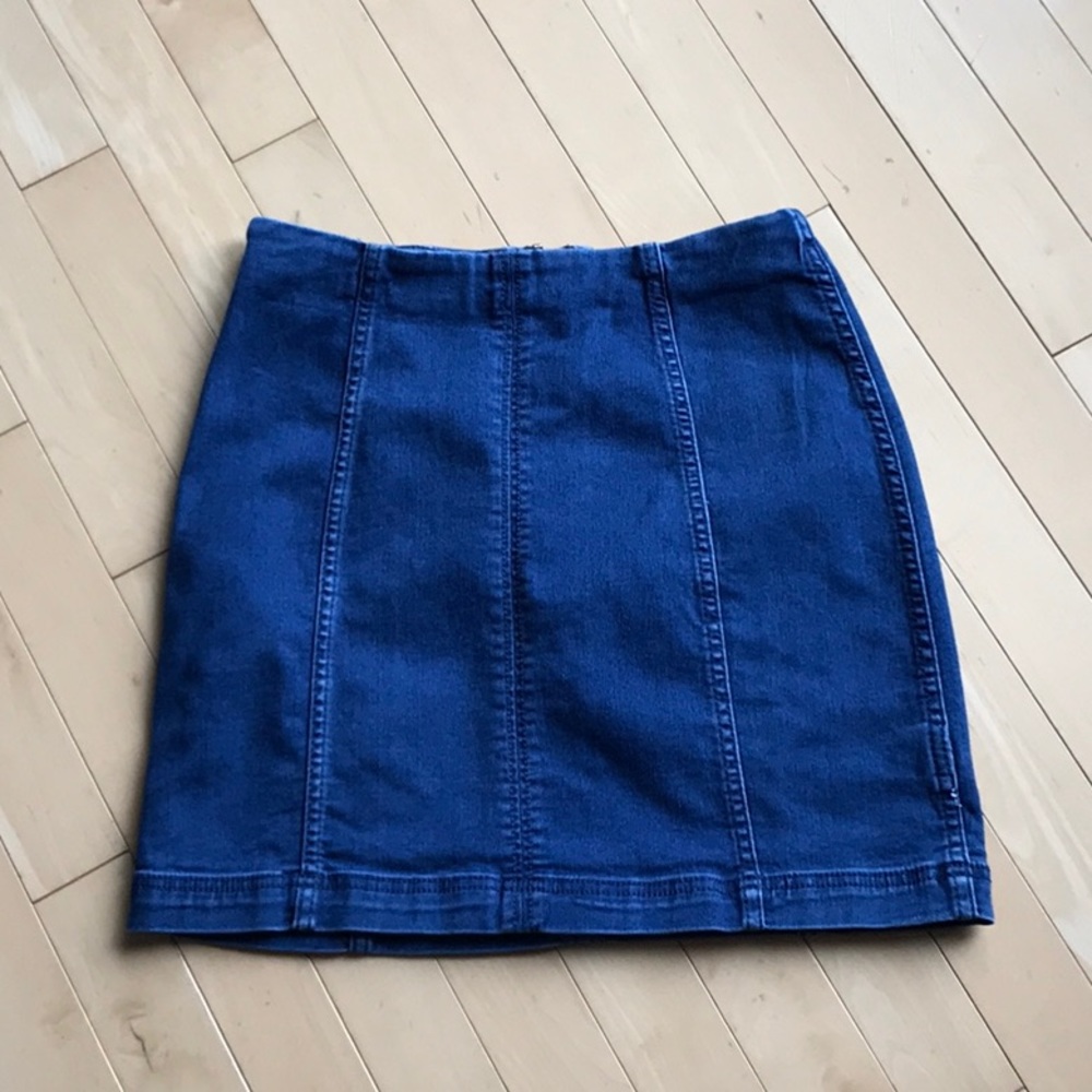 Preowned Free People jean denim skirt - size 6
